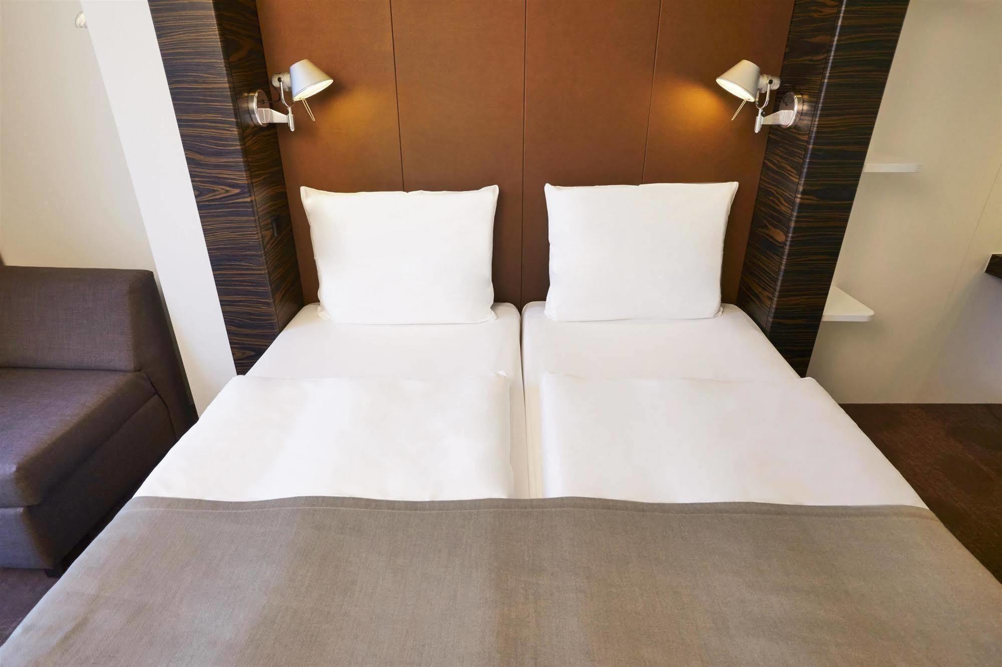 B&B Hotel Muenchen-พุทซ์บรูนน์ ภายนอก รูปภาพ