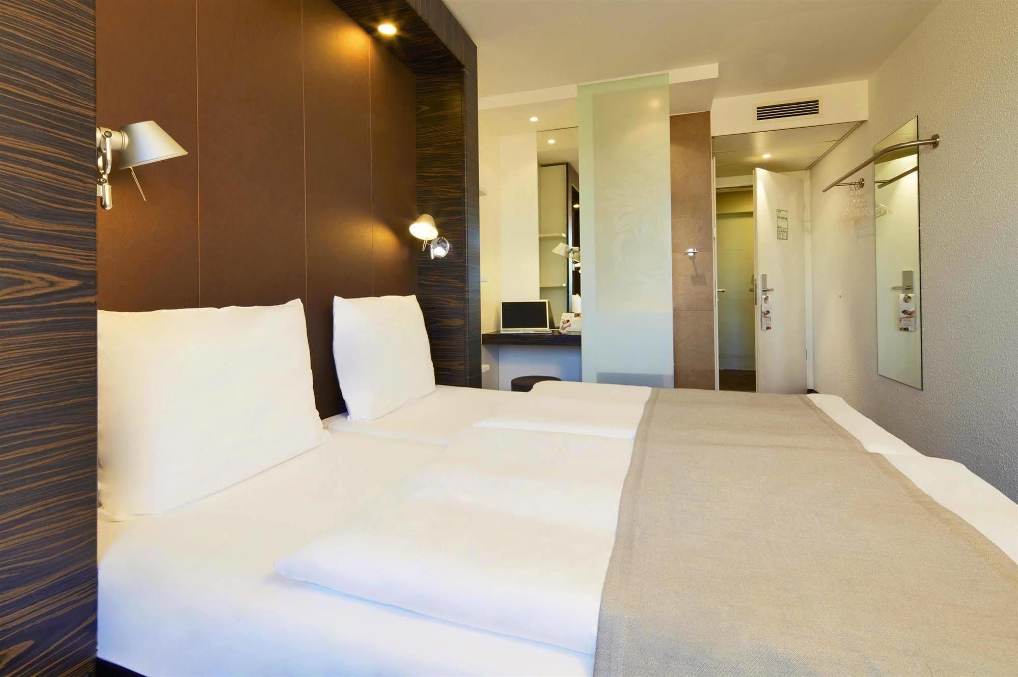 B&B Hotel Muenchen-พุทซ์บรูนน์ ภายนอก รูปภาพ