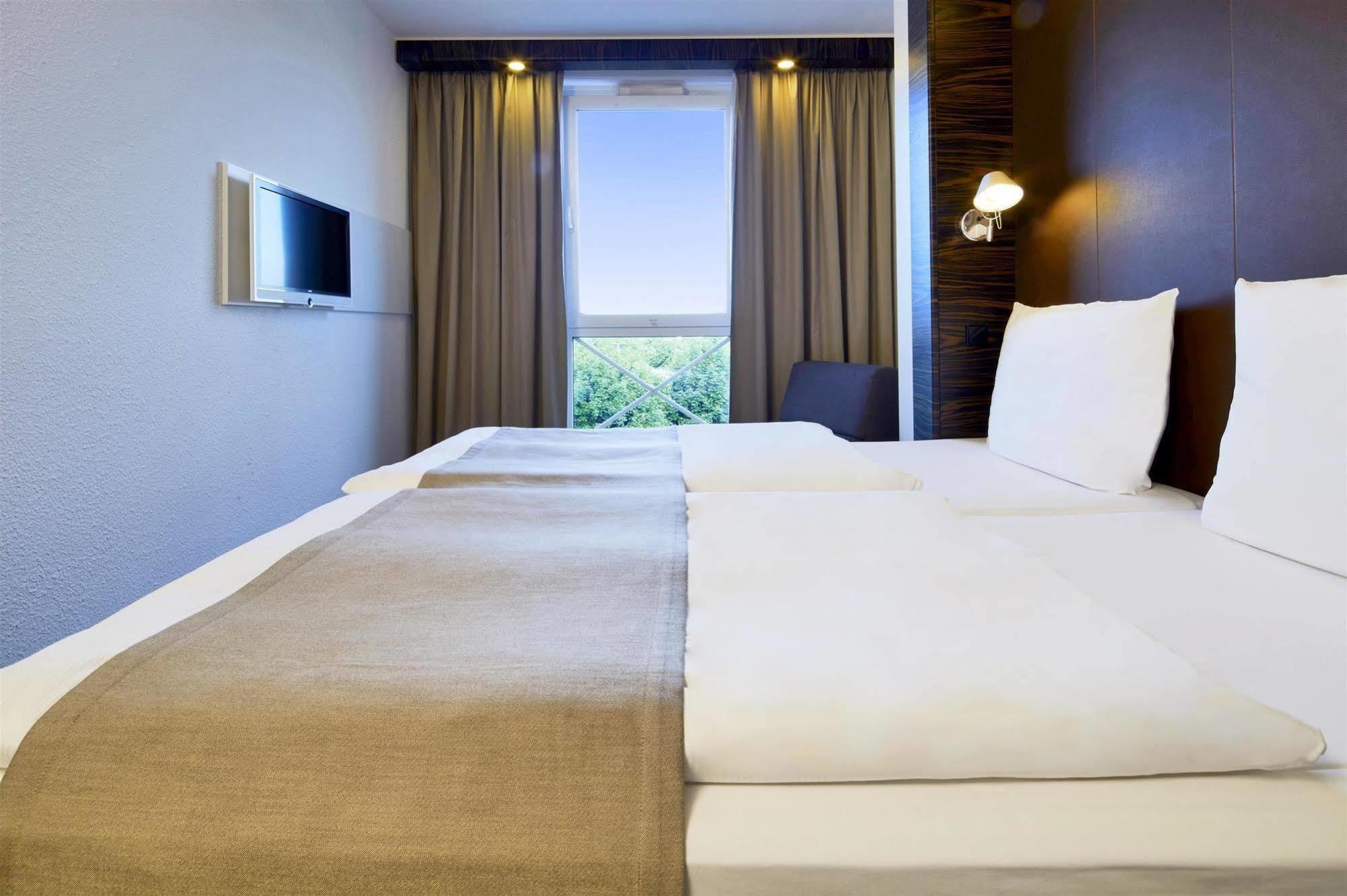 B&B Hotel Muenchen-พุทซ์บรูนน์ ภายนอก รูปภาพ