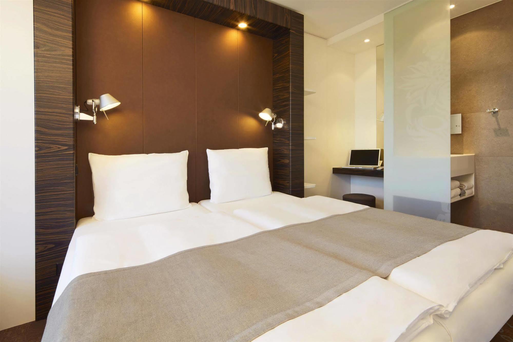B&B Hotel Muenchen-พุทซ์บรูนน์ ภายนอก รูปภาพ