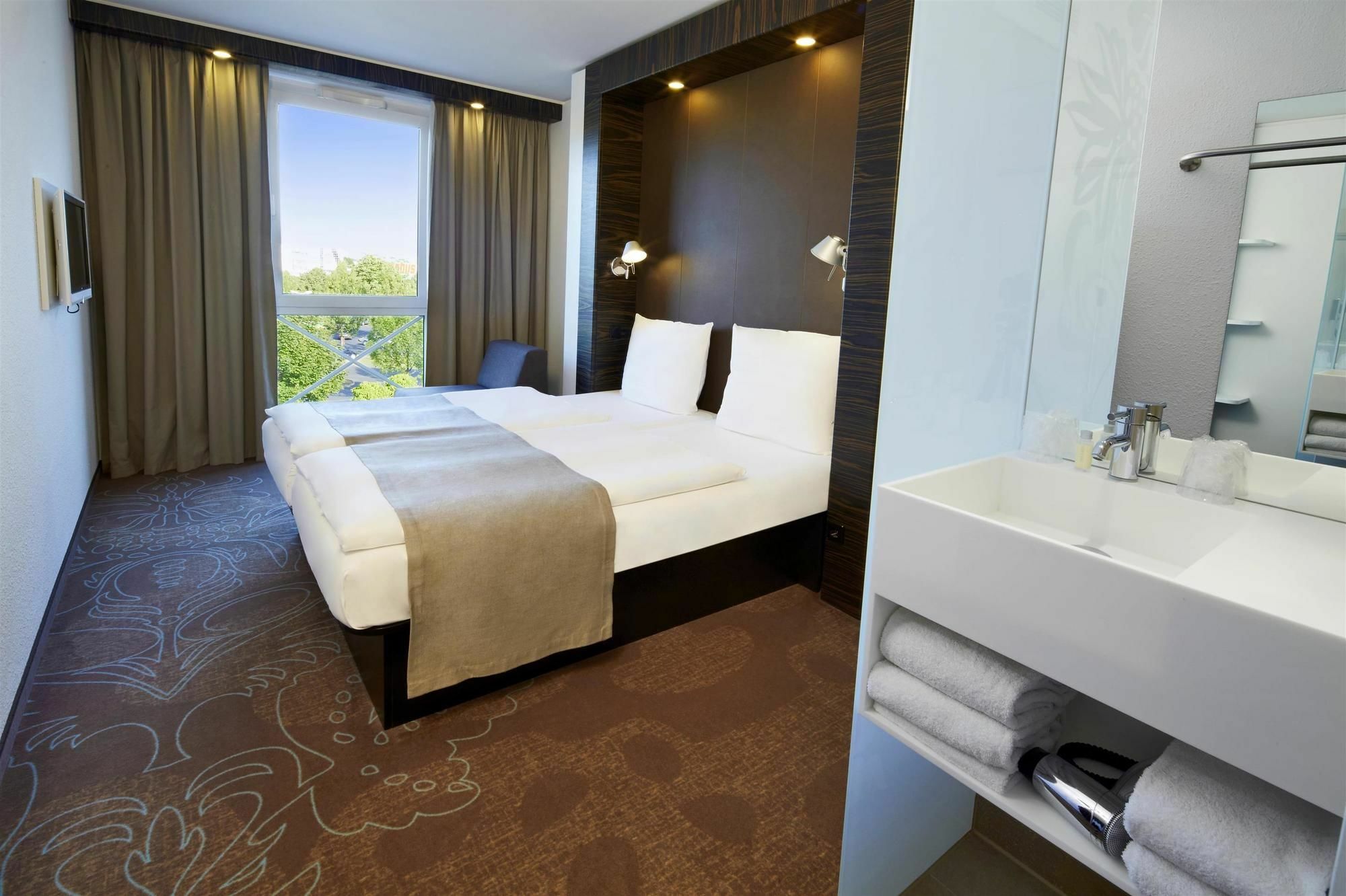 B&B Hotel Muenchen-พุทซ์บรูนน์ ภายนอก รูปภาพ
